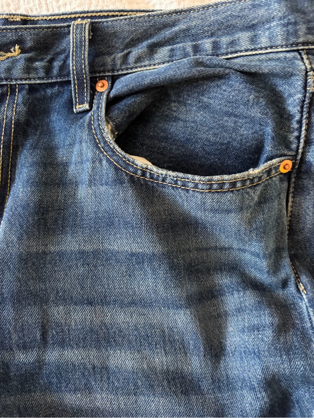 Levi's Women's Straight Leg Jeans in Medium Blue Denim - Picture 4 of 7